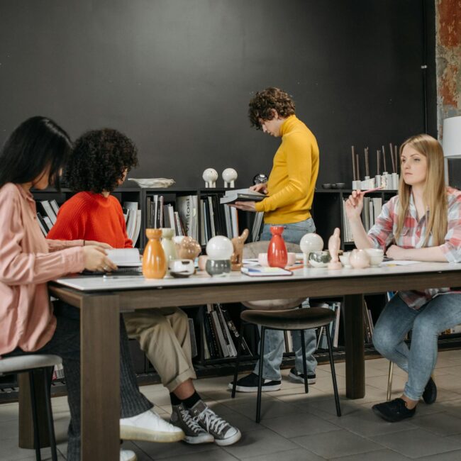 Belgische horecasector — restaurantgevel met terras in Brussel